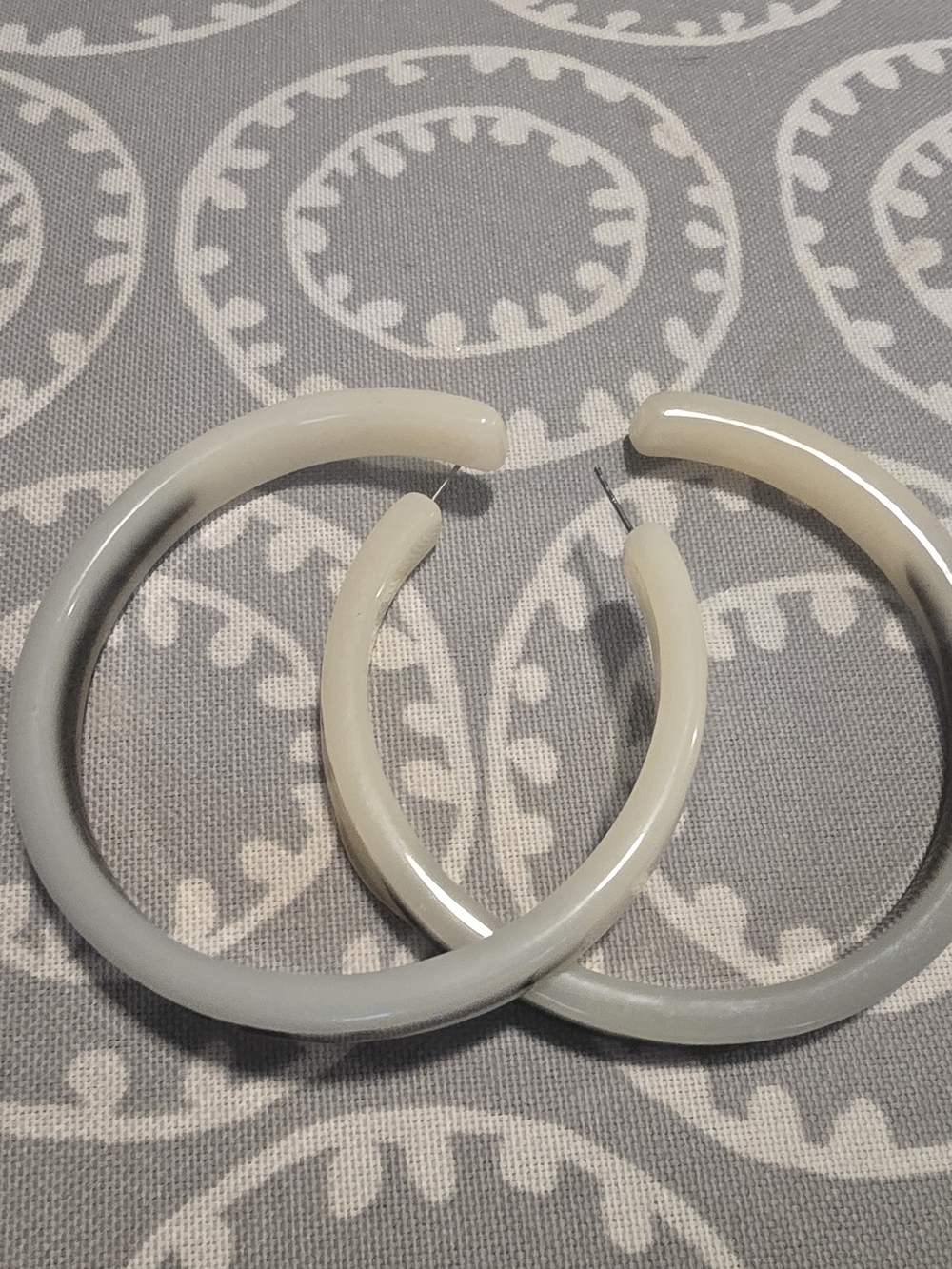 Two-Tone Hoop Earrings in Ivory and Light Gray